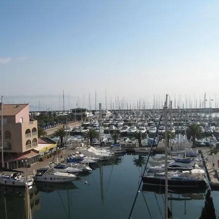Διαμέρισμα 1er Etage Avec Parking, Proche Et Commerces, - Fr-1-335-165 *