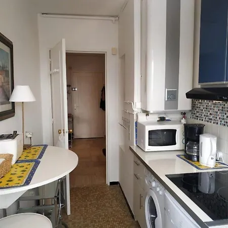 1er Etage Avec Parking, Proche Et Commerces, - Fr-1-335-165 Hyères