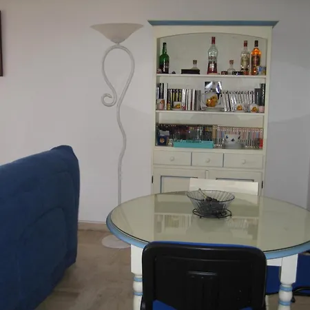 Appartamento 1er Etage Avec Parking, Proche Et Commerces, - Fr-1-335-165 *