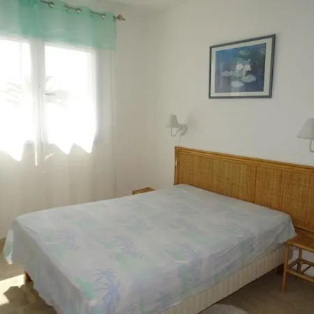 1er Etage Avec Parking, Proche Et Commerces, - Fr-1-335-165 イエール