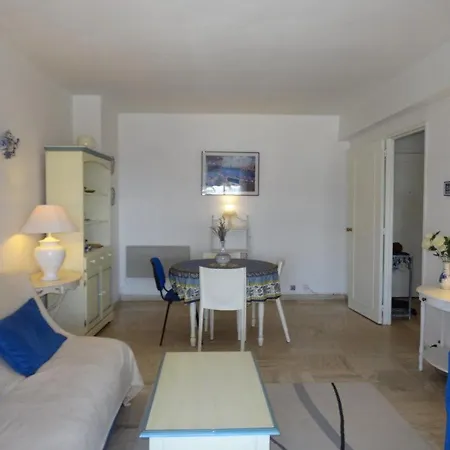 1er Etage Avec Parking, Proche Et Commerces,